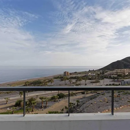 Spectacular Aprt. In Front Of The Sea 아파트
